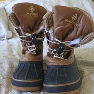 Dream Pairs Tan and Black Snow Boots
